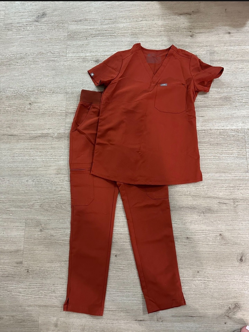 Figs auburn scrub set